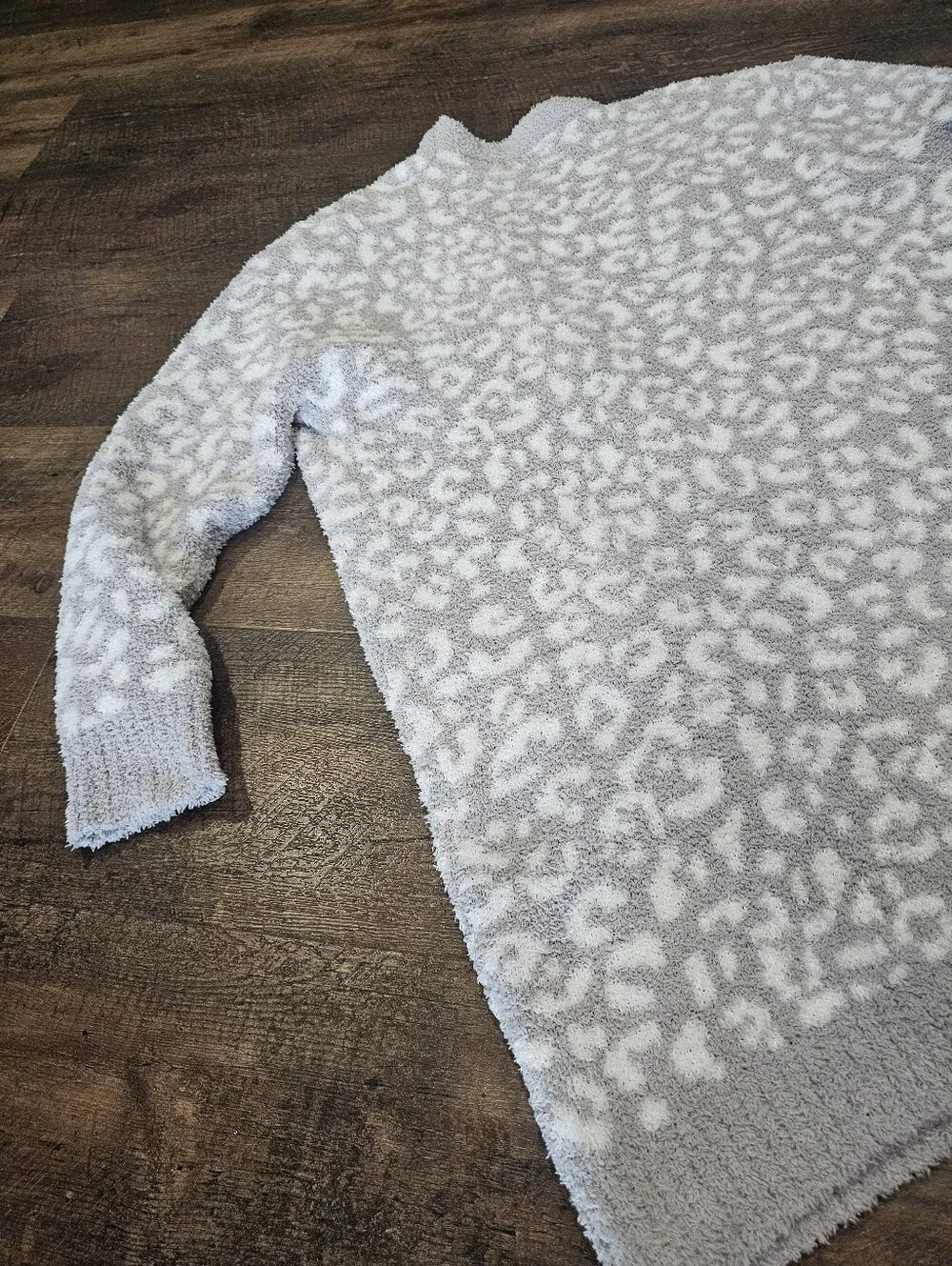Pink Lily Cozy Open-Front Leopard Print Cardigan Light Gray & White -  Women's M